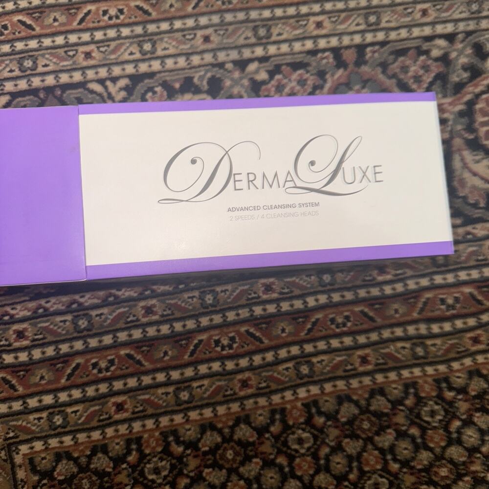 DERMALUXE/ADVANCE CLEANSING SYSTEM (2 SPEEDS/4 CLEANSING HEADS)-New In Box